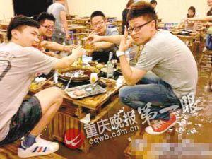 全家带凳子吃瓜爆料,揭秘娱乐圈幕后故事